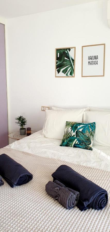 One Palm View 2-bdr - A Step From The Ocean! Apartment